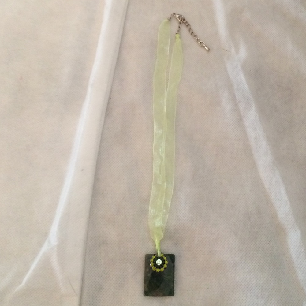 Green Stone with Rhinestone Flower Ribbon Necklace